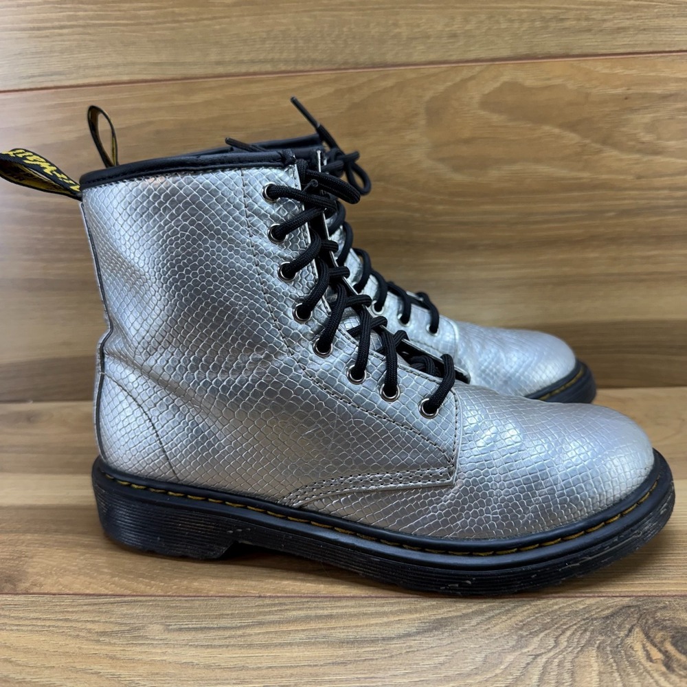 Dr Martens Combat Boots Girls Youth Size 4 Metallic Silver Snake‎ Print Punk